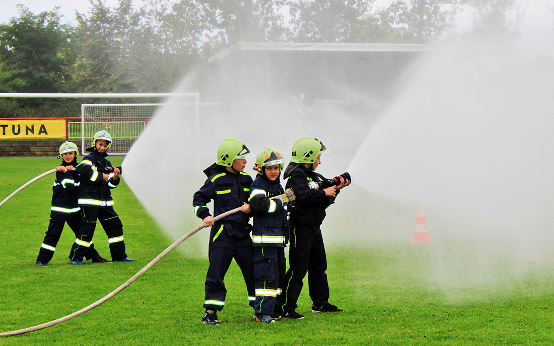 Mladí hasiči v akci  I  foto: Šárka Spáčilová